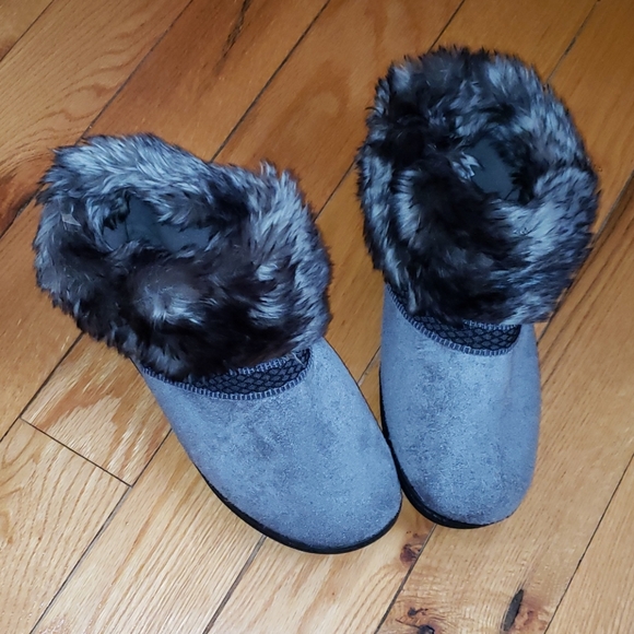 Isotoner Slippers